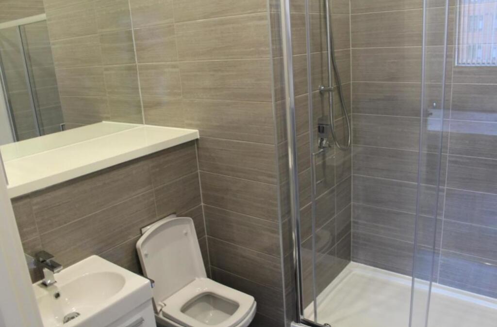 Apartment in Leeds, Woodhall Hills - More