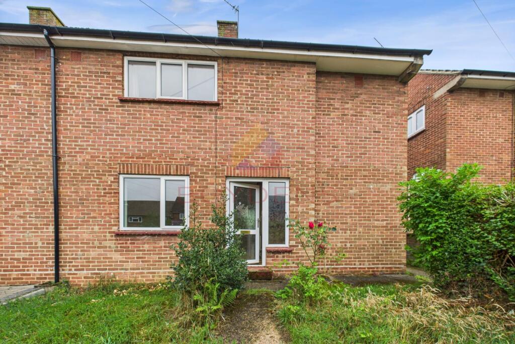 3-bed semi-detached on May sent Avenue Braintree, £270,000