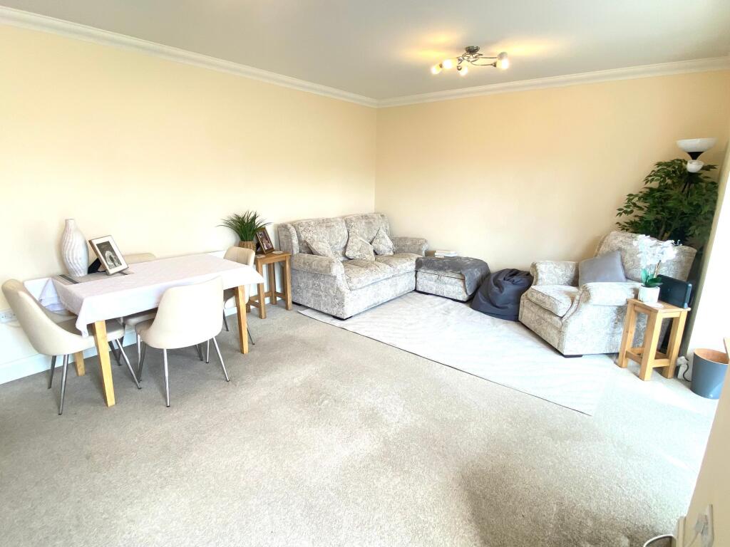 Apartment in Warwick - View 5