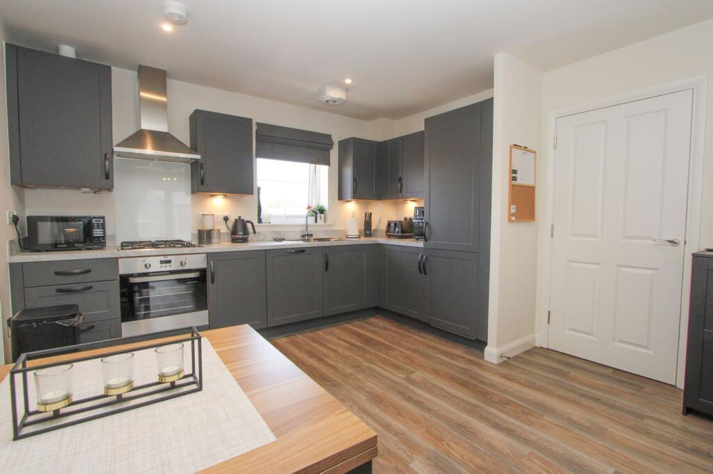 Clark Drive, Yate, BS37 photo 3