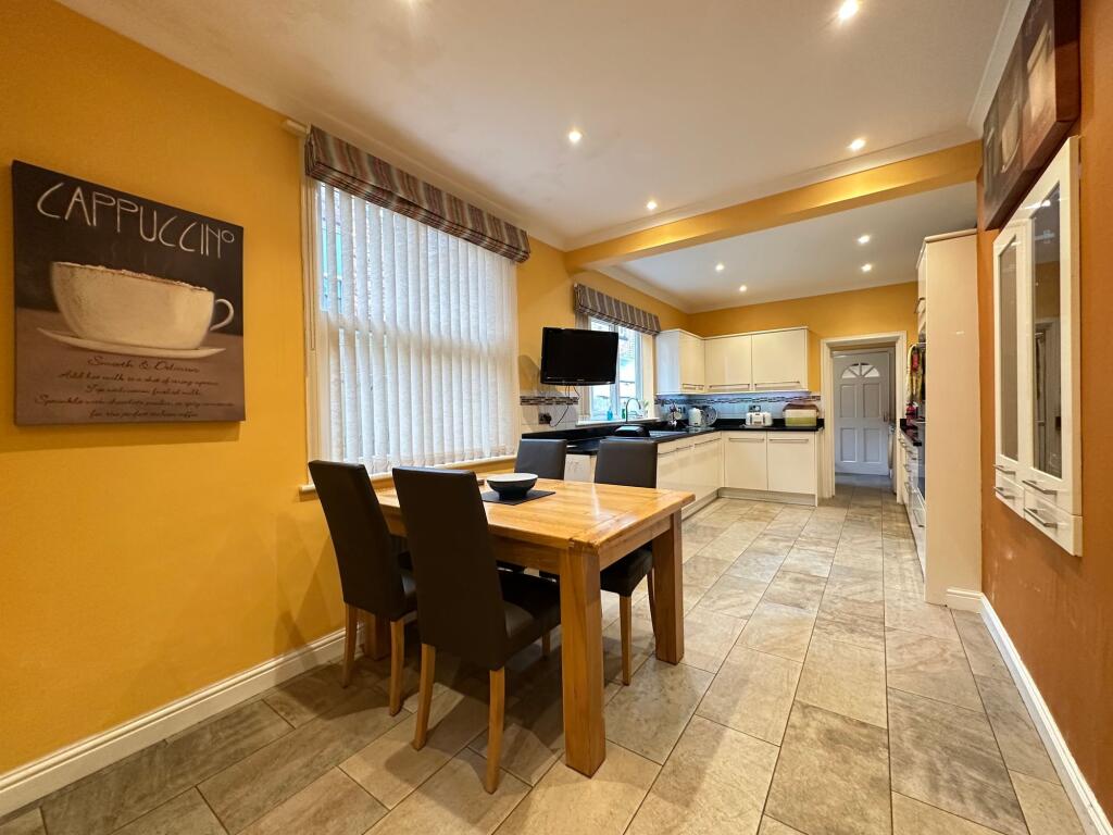 House in Scarborough, South Cliff - View 4