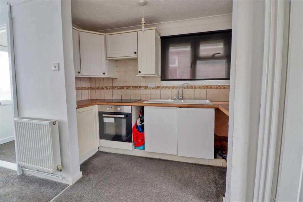Meadow Way, Jaywick photo 3