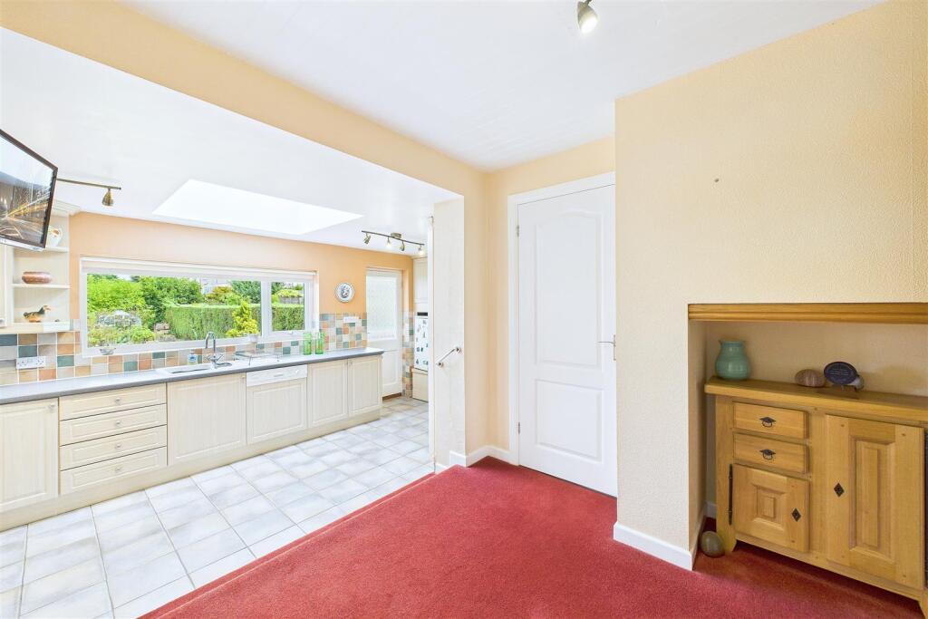 Detached 1930’s home in Upper Clevedon image 3