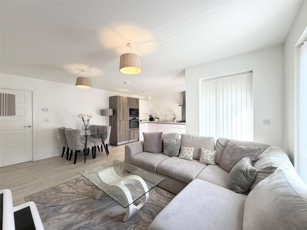 Apartment in Dartford, Ebbsfleet Green, Ebbsfleet Valley - View 2