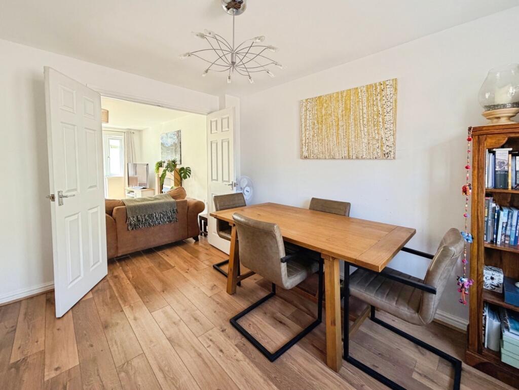 House in Pontarddulais - More