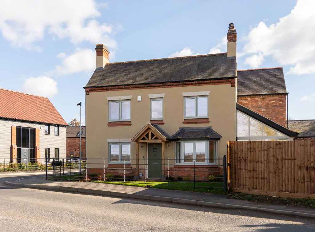 3-bed detached on Barons Pastures, Kirby Muxloe, LE9, £450,000