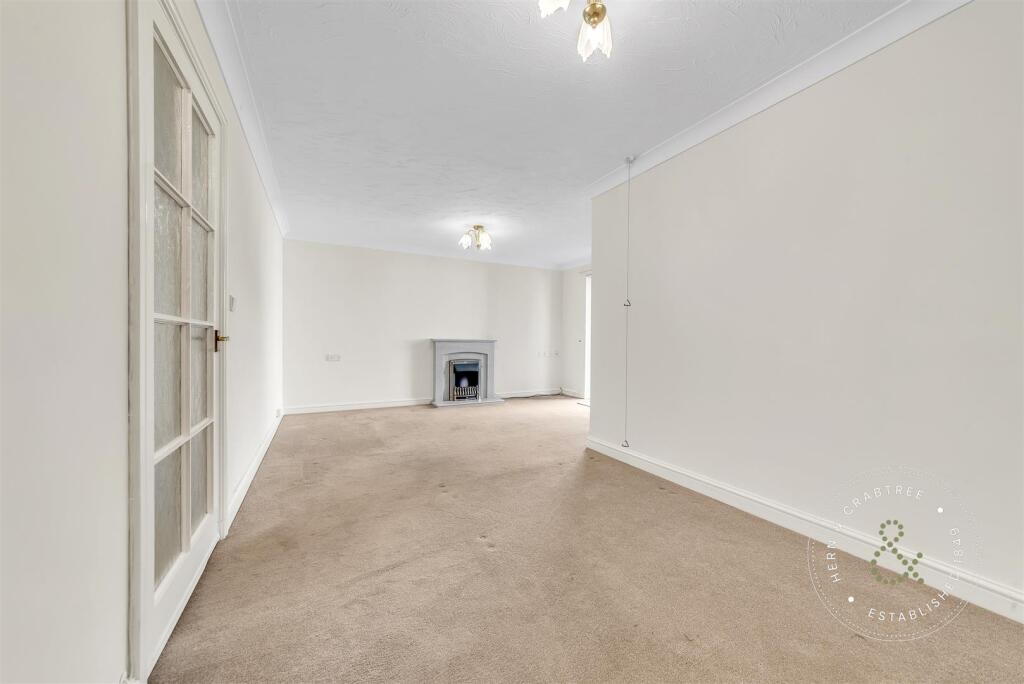 Apartment in Cardiff, Fairwater - View 4