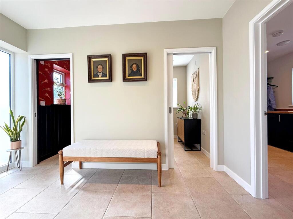 Broad Oak Crescent, Bayston Hill, Shrewsbury photo 5