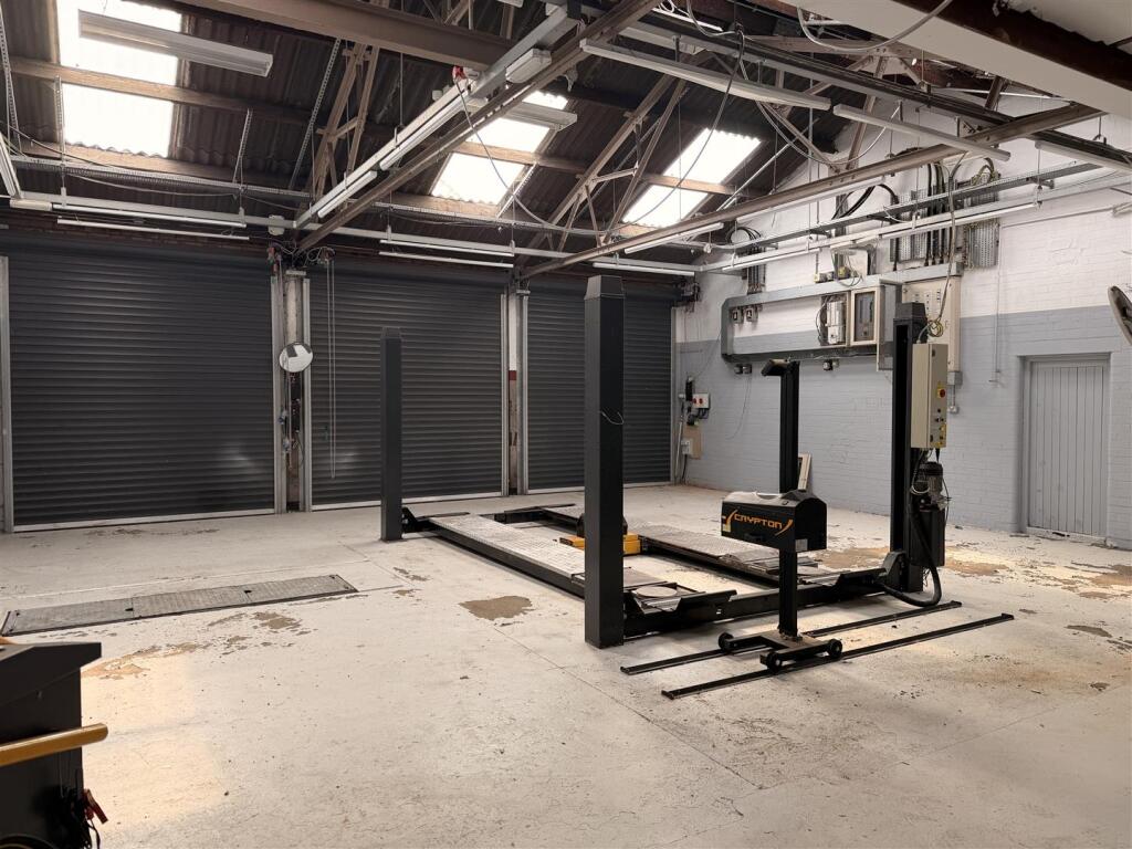 3 X BAYS