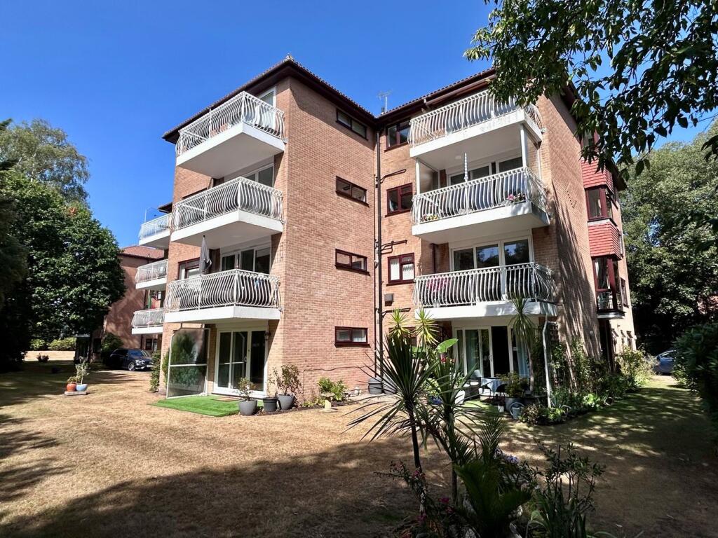 2-bed flat on Chine Crescent Road, DURLEY CHINE, BH2, £300,000