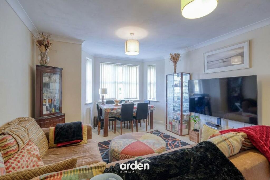 Apartment in Solihull, West Midlands - More