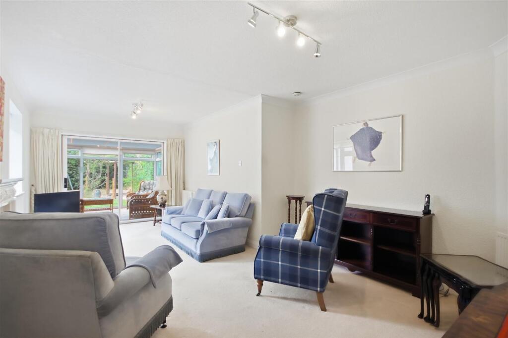 Yew Tree Drive, Chesterfield, S40 photo 2