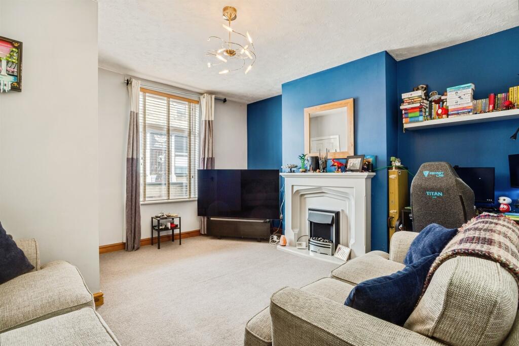 House in Wakefield - View 4
