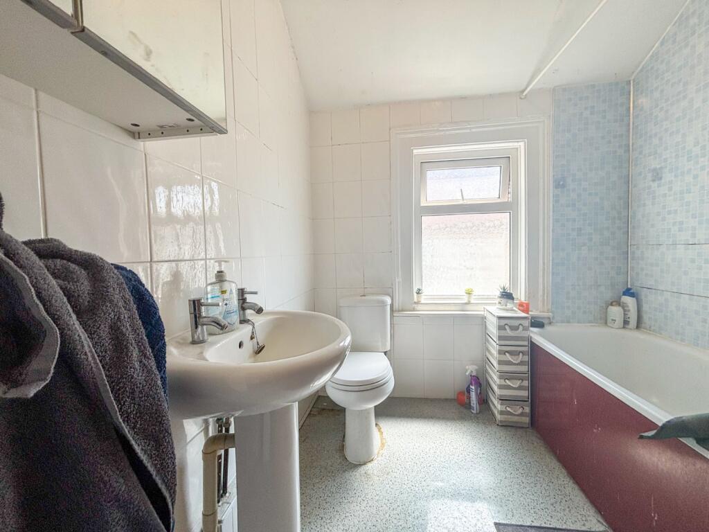 5 bedroom terraced house for rent