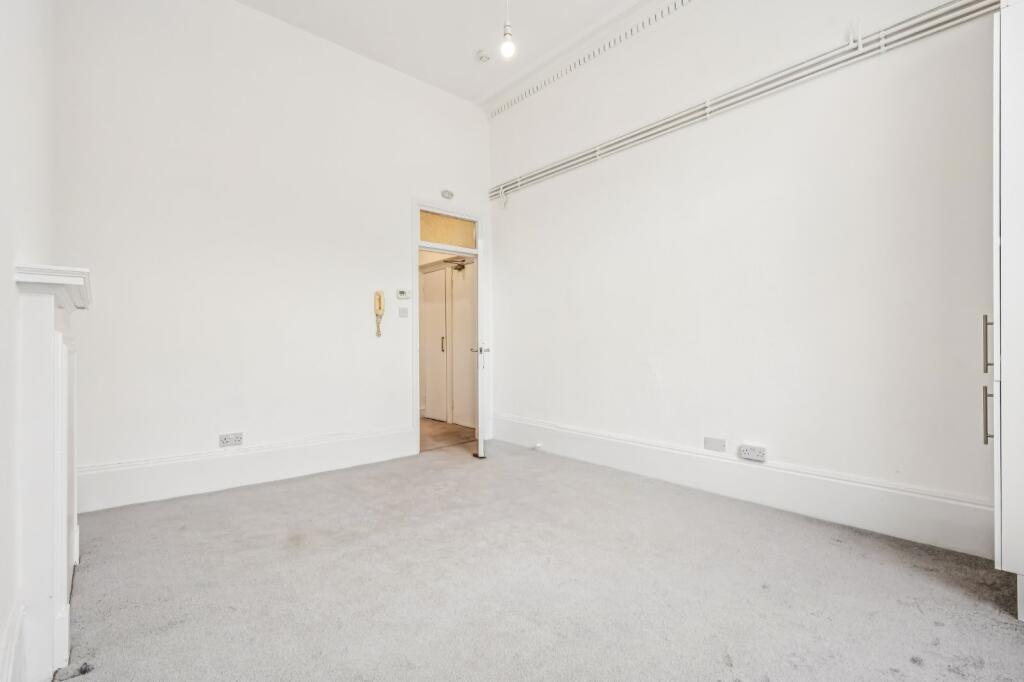 Apartment in London - View 3