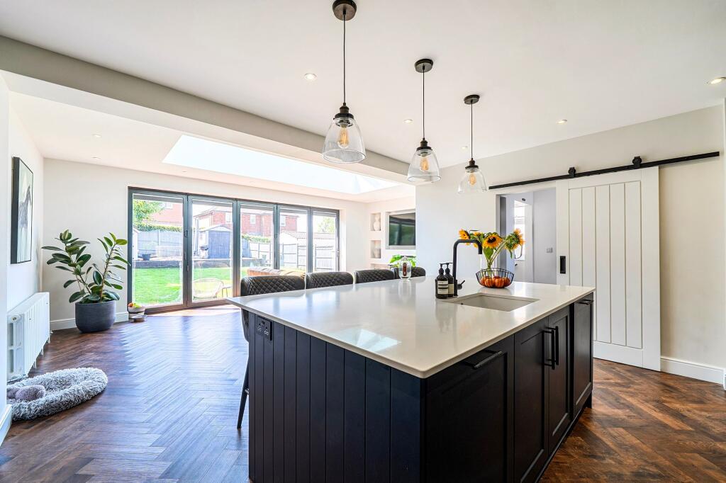 Portnalls Rise, Coulsdon, CR5 photo 4