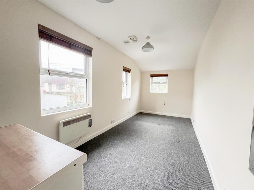 Apartment in Hastings, Belmont - View 4