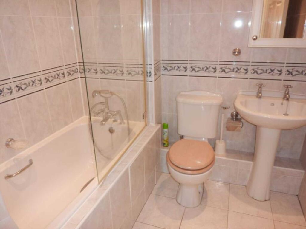 Apartment in Edgware, London Borough of Barnet - View 5