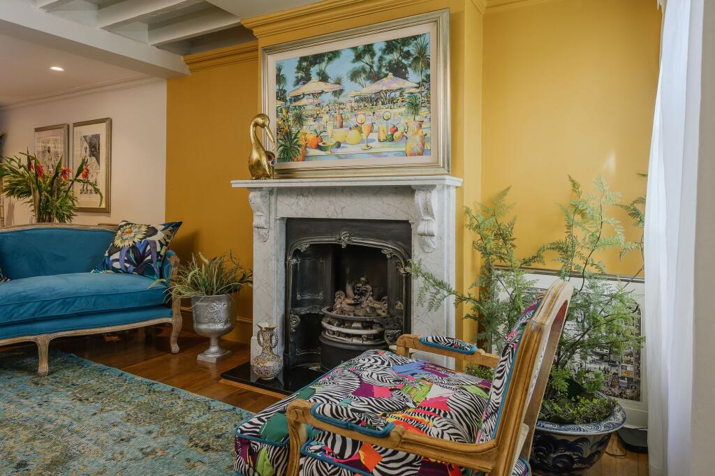 House in London, Wimbledon Village, Raynes Park - More