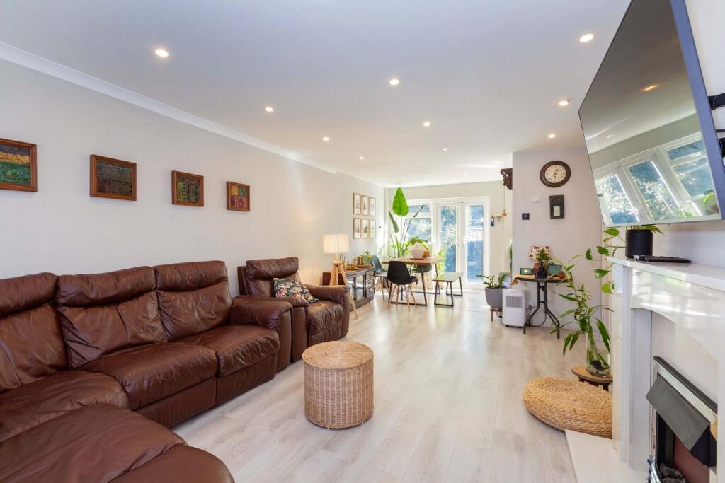 House in Maidenhead, Fishery - View 2