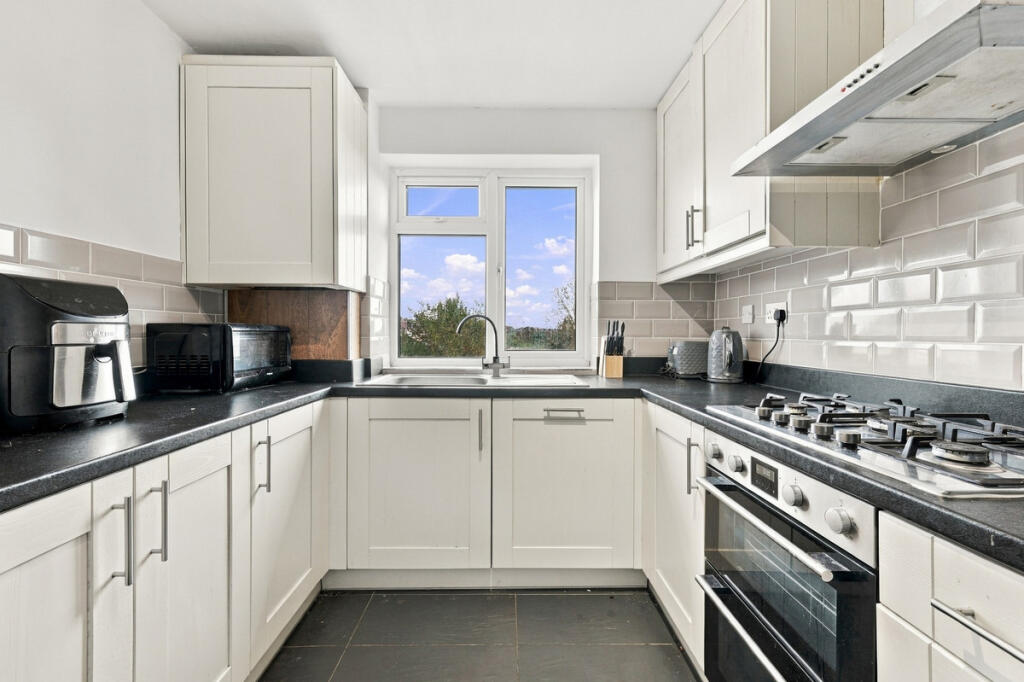 Apartment in Ilford - View 3