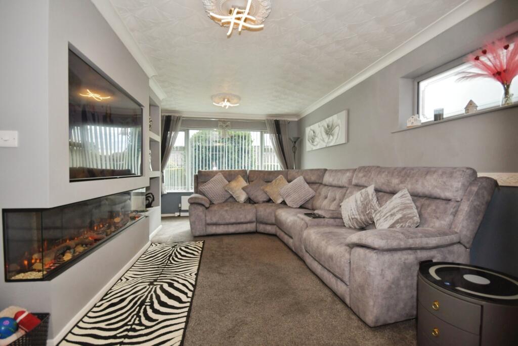 Lodge Walk, Inkersall, Chesterfield, Derbyshire photo 2