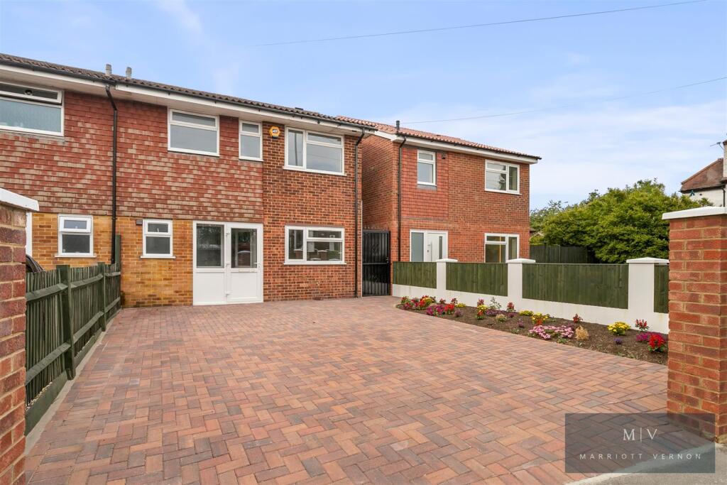 House in London, Beddington - View 5