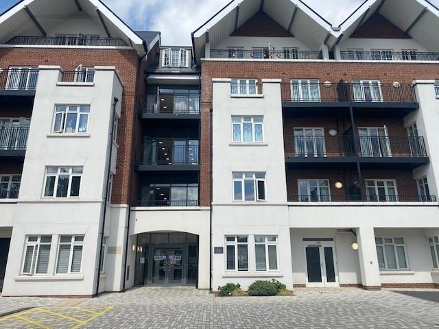 2-bed apartment on Egerton Drive, Isleworth, £249,950