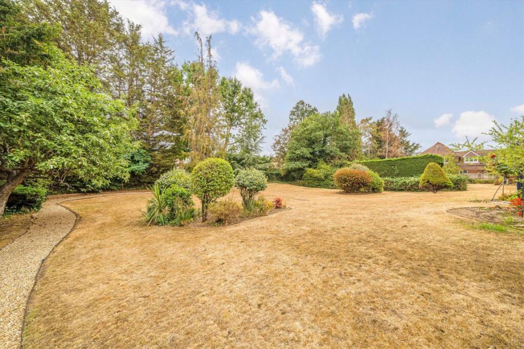 Apartment in Kingston upon Thames - More