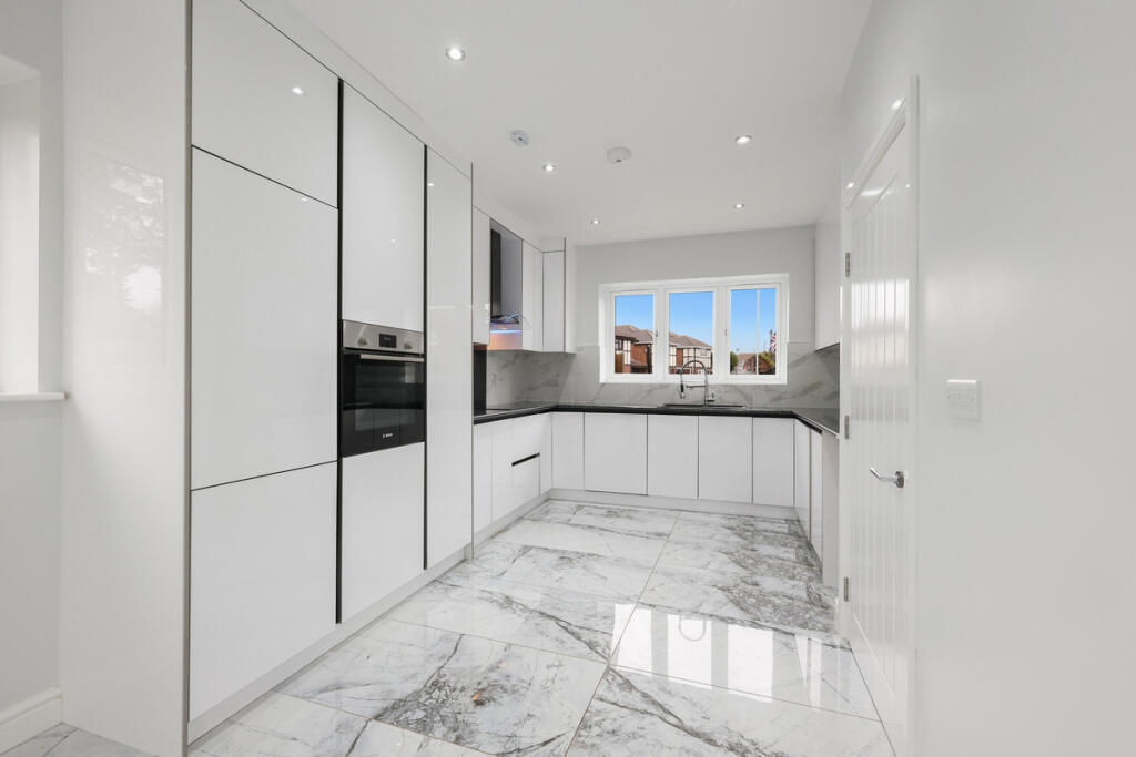House in Southend-on-Sea - View 3