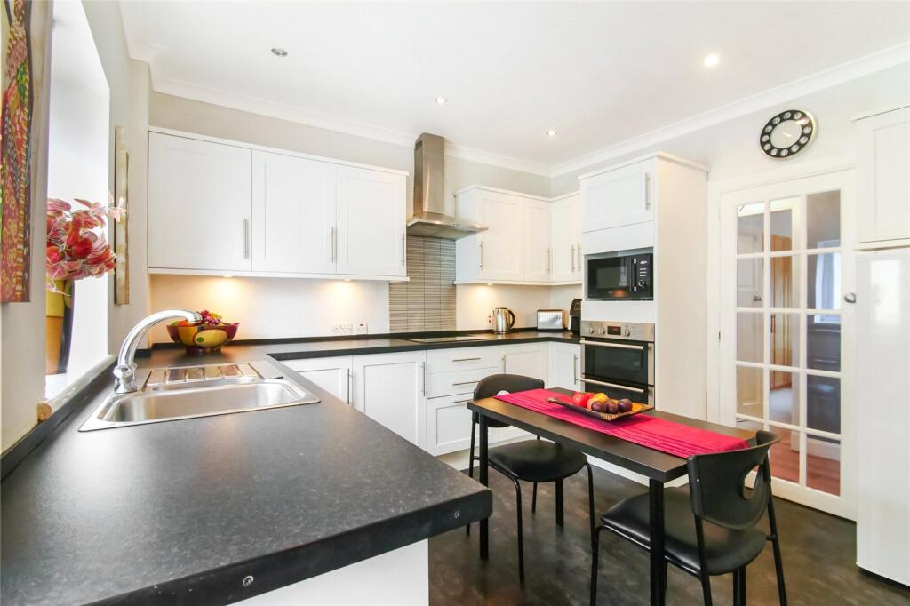 Blenheim Avenue, Stepps, Glasgow, North Lanarkshire, G33 photo 3