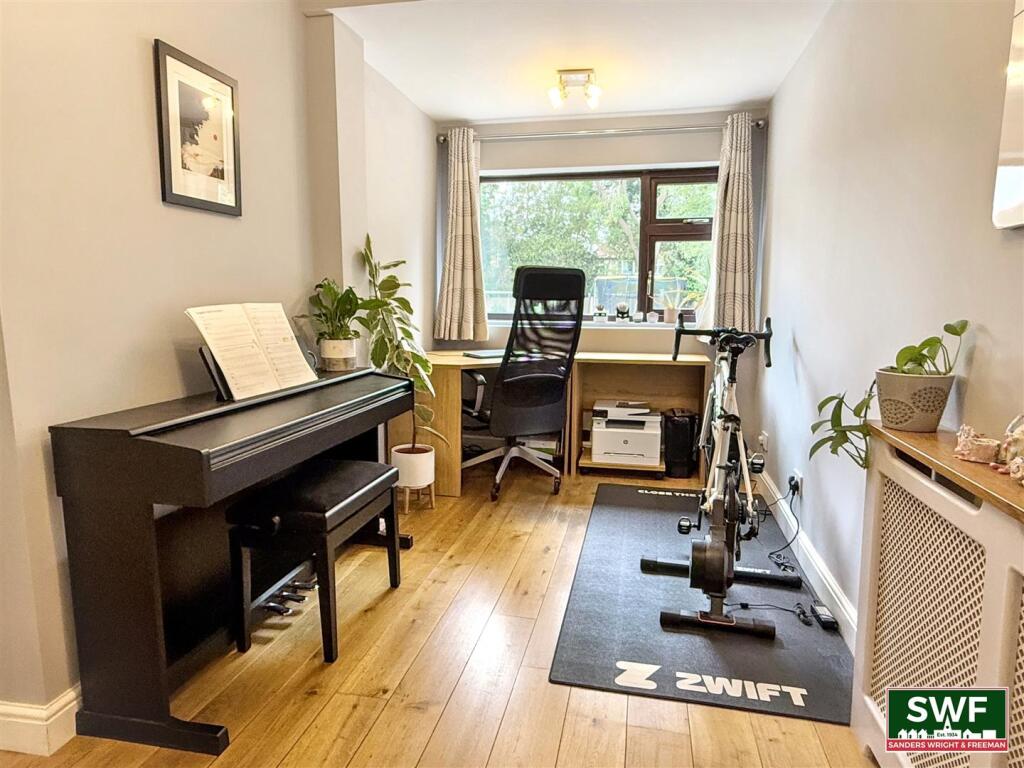 Wellington Avenue, Bradmore - More