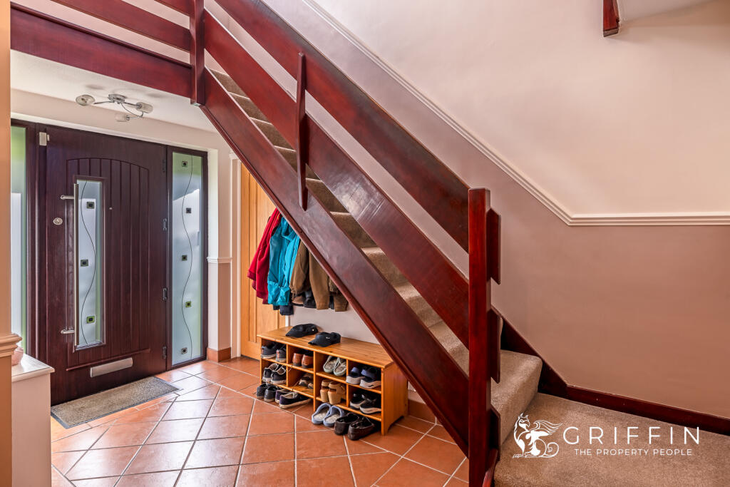 Chantry Crescent, Stanford-Le-Hope, SS17 photo 4