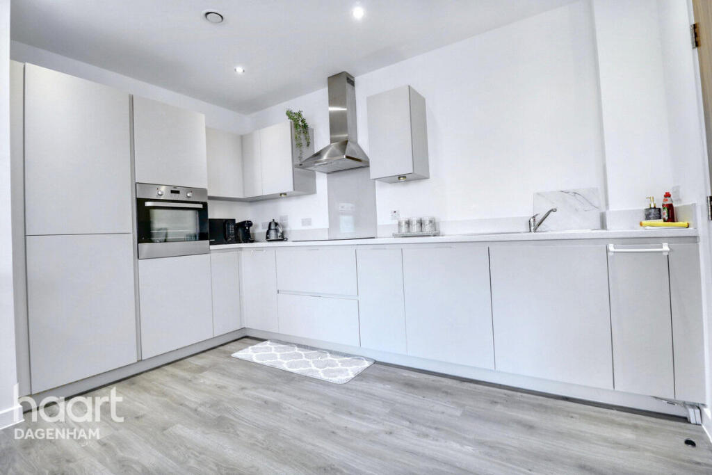 2-bed flat on Ripplegate Walk, Barking Riverside, £325,000