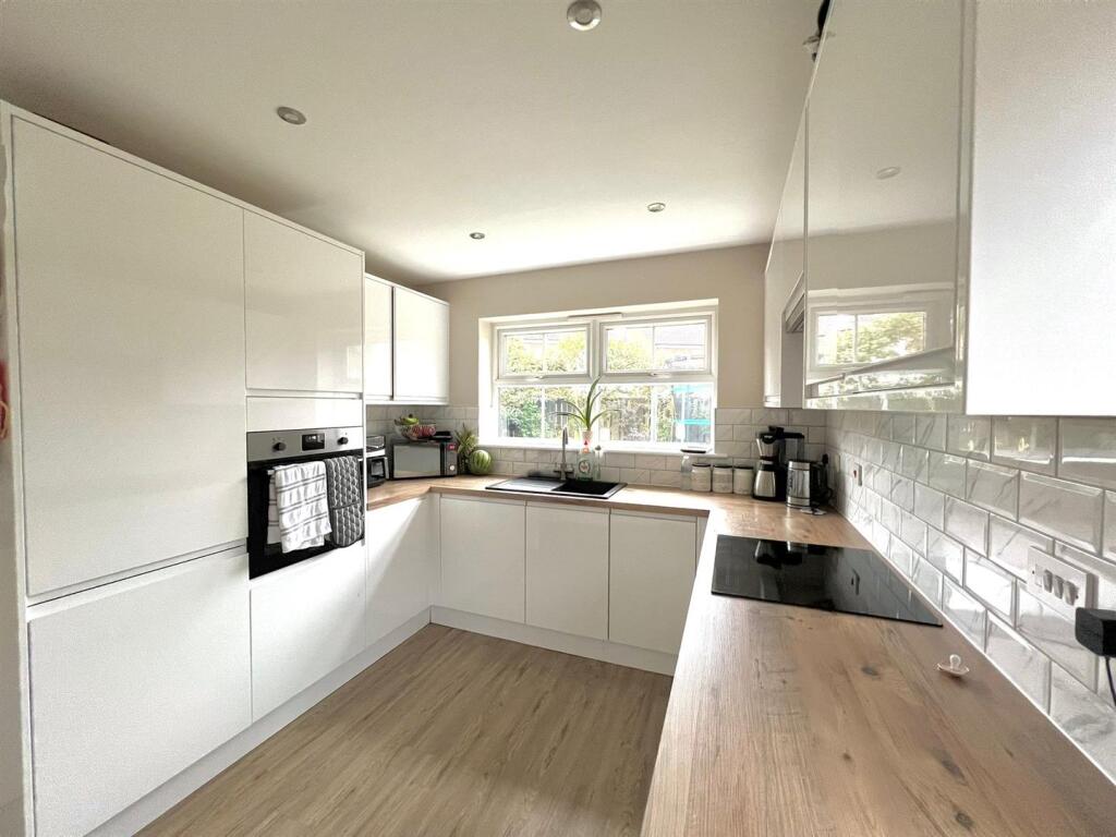 Cygnet Close, Hornsea photo 4
