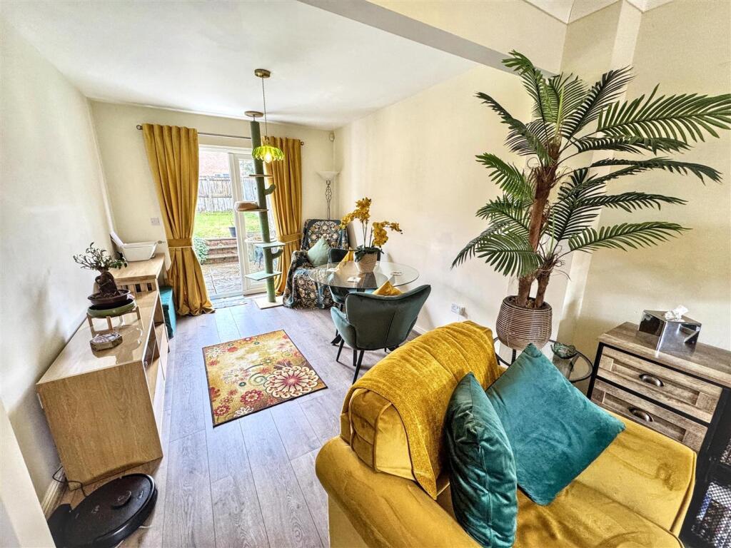 House in Cardiff, Trowbridge - View 4