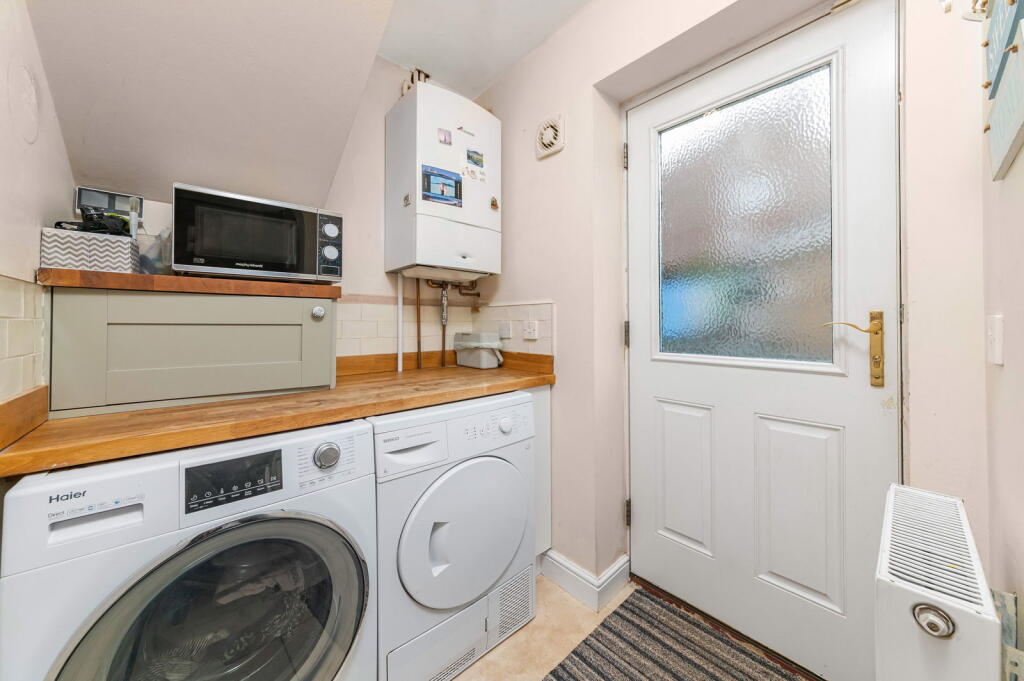 House in Higham Ferrers, North Northamptonshire - More