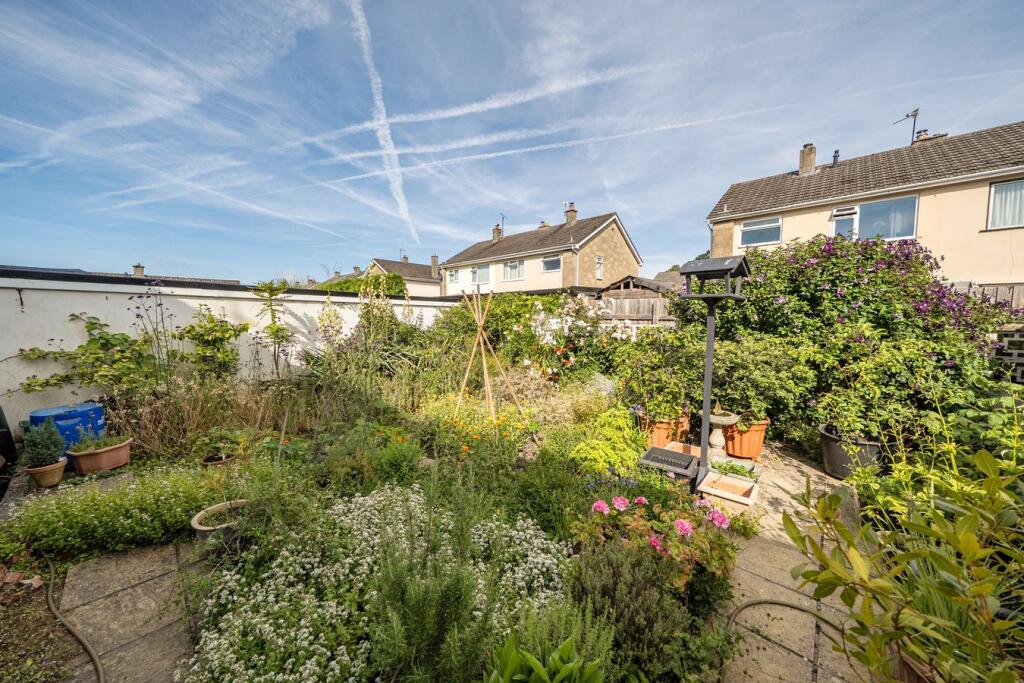 Churchill Road, Frome, BA11 photo 2