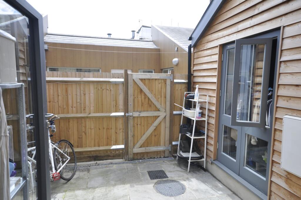 House in London, Mortlake - More