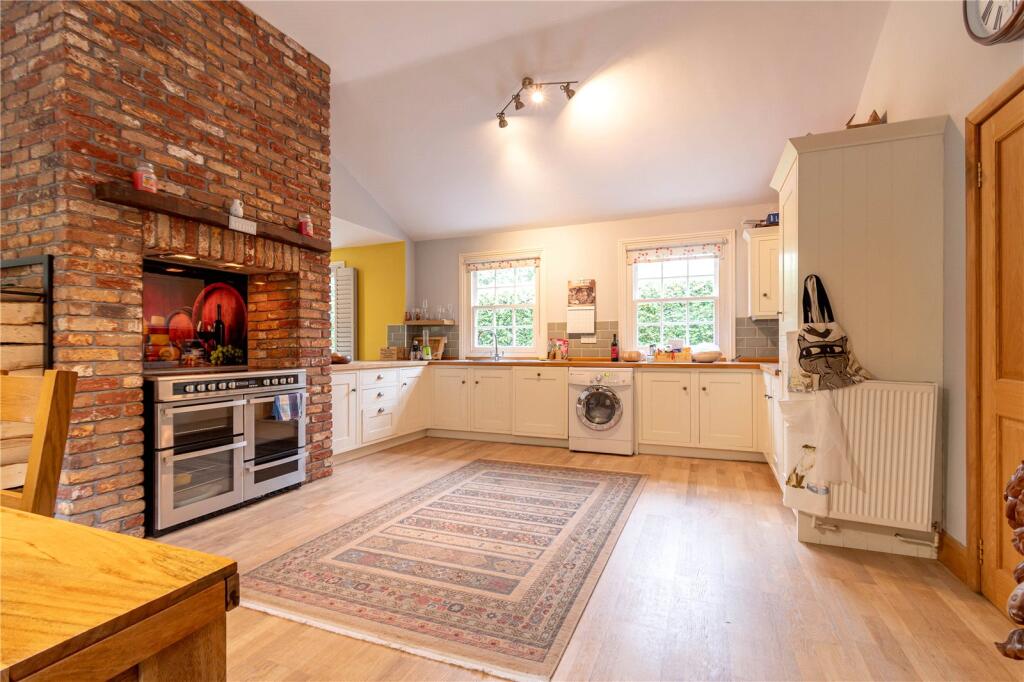 Apartment in Salisbury - More