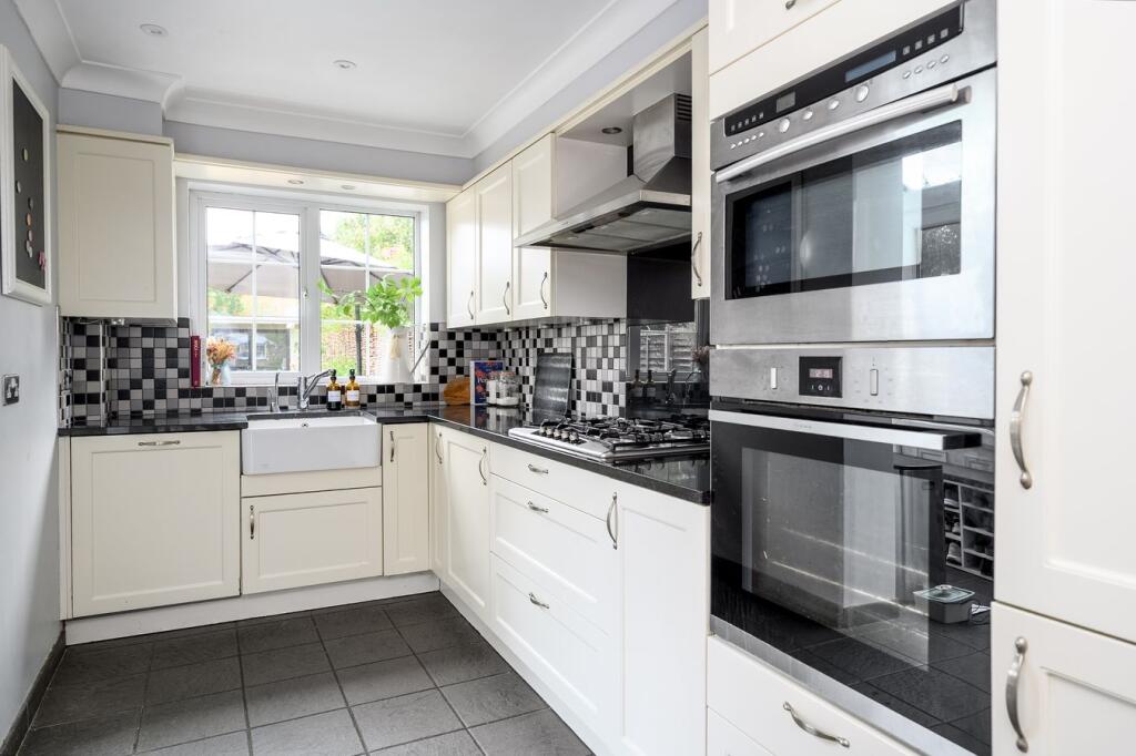 House in Walton-on-Thames, Surrey - More