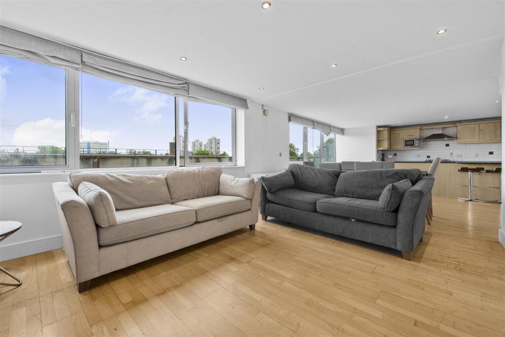 4 bedroom penthouse for rent