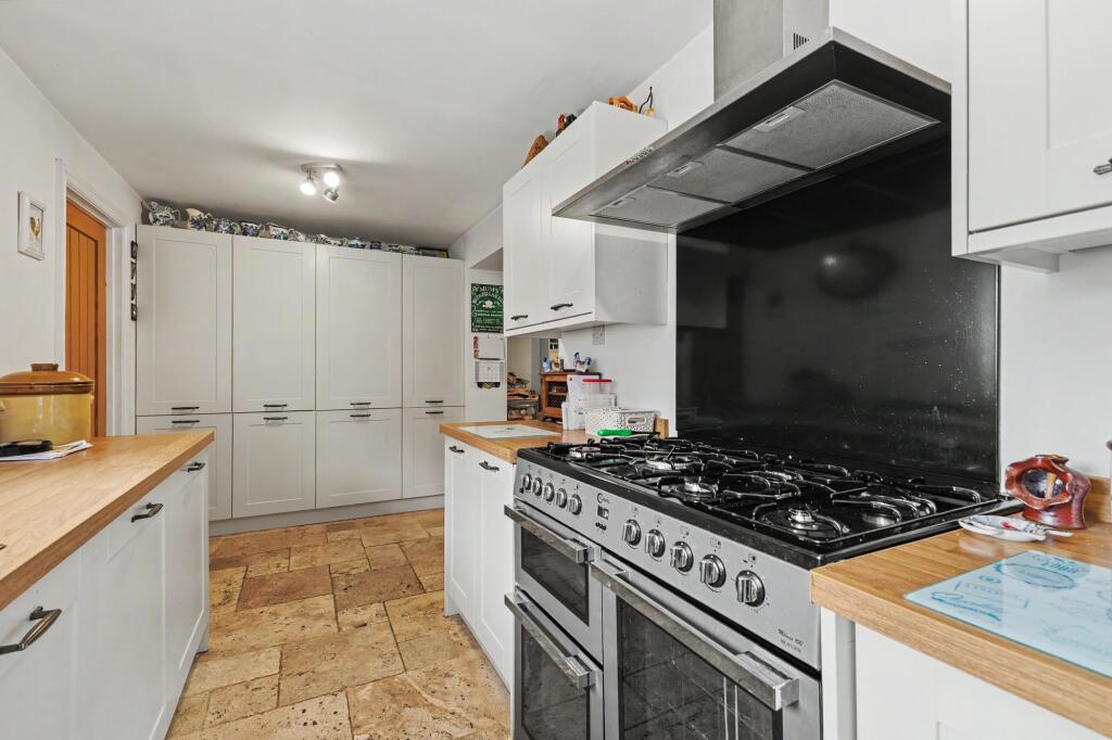 House in Evesham, Hampton - View 4