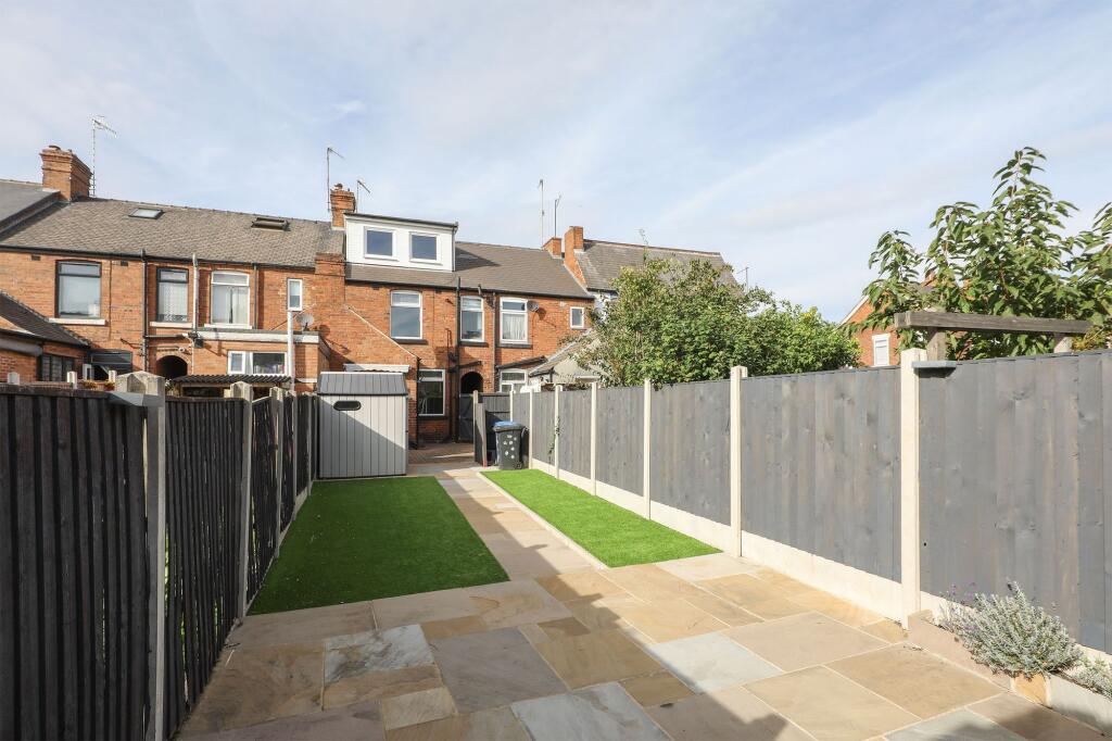 House in Chesterfield, Derbyshire - View 5