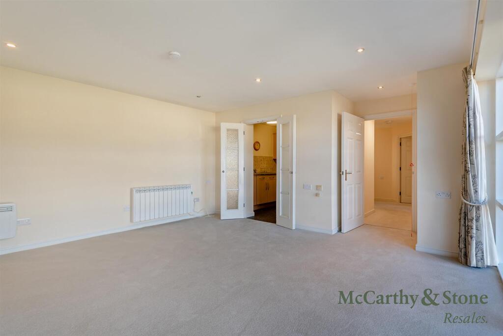 Apartment in Worthing, Broadwater - View 5