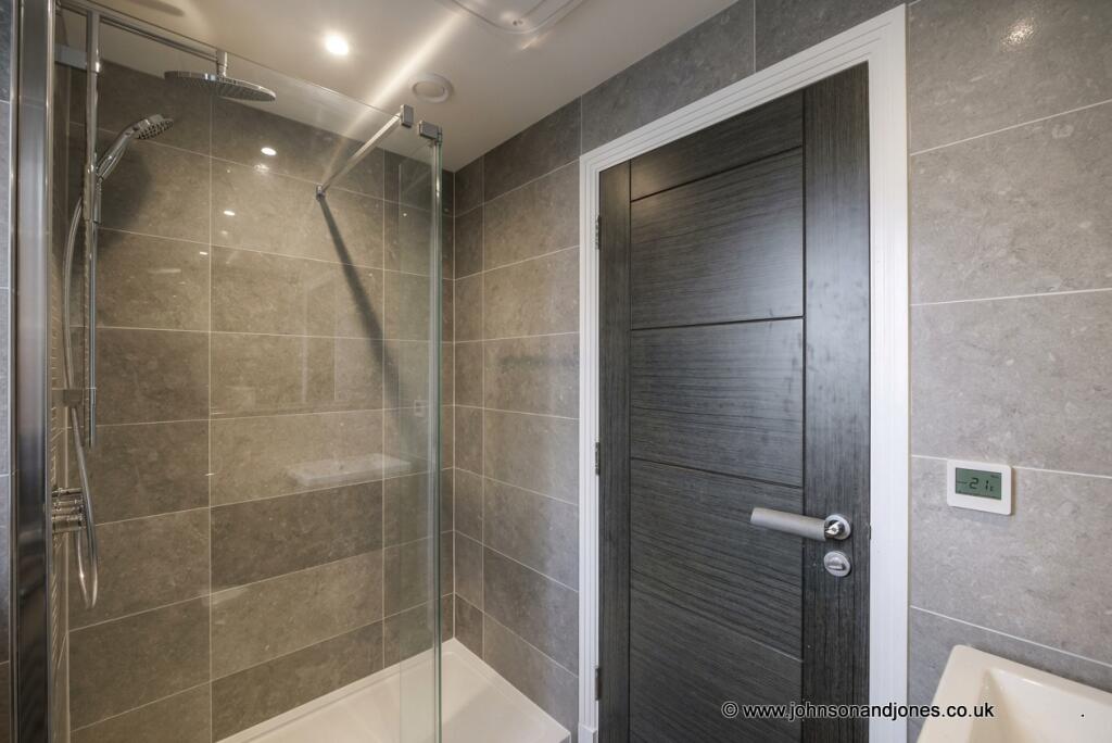Apartment in Chertsey - View 5