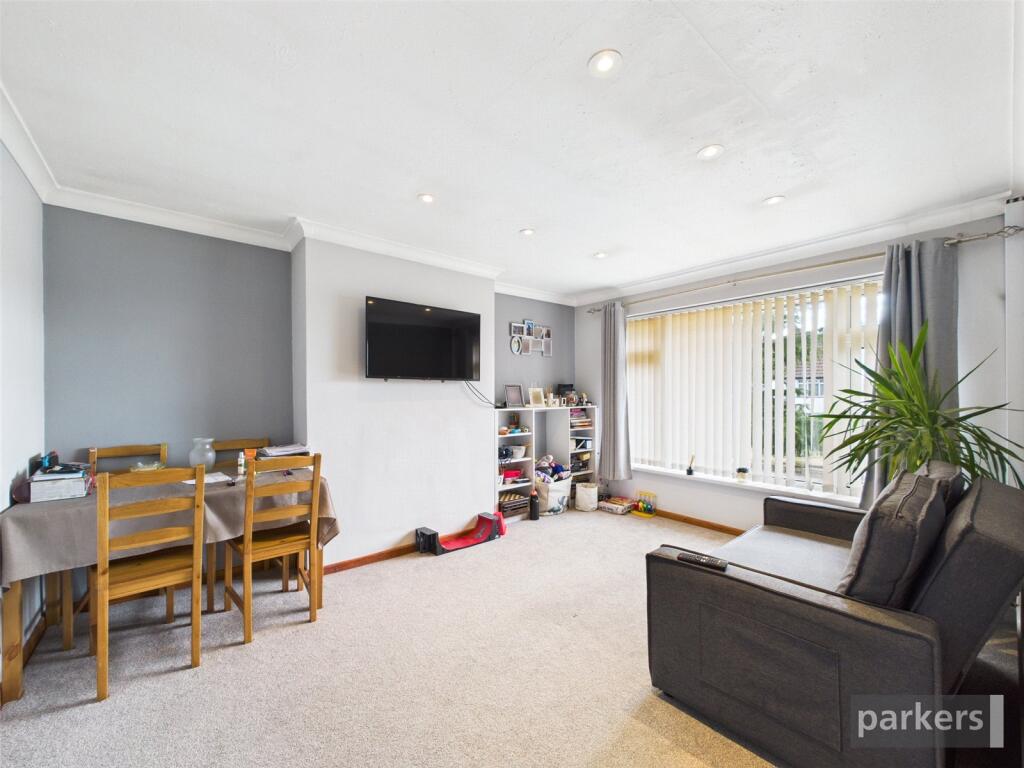 Butts Hill Road, Woodley, Reading, Berkshire, RG5 photo 2