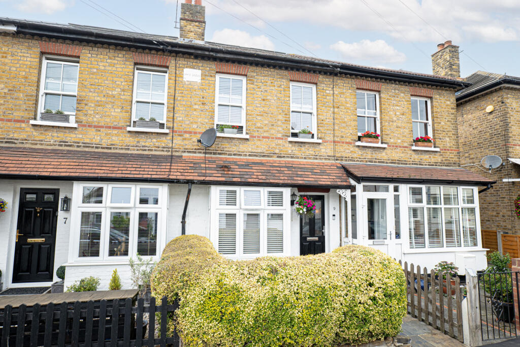 2-bed terraced on West Street, Leigh-on-sea, SS9, £450,000