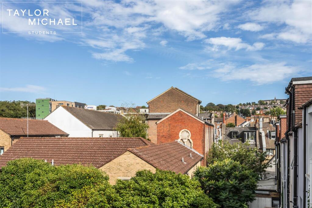 4 bedroom terraced house for rent