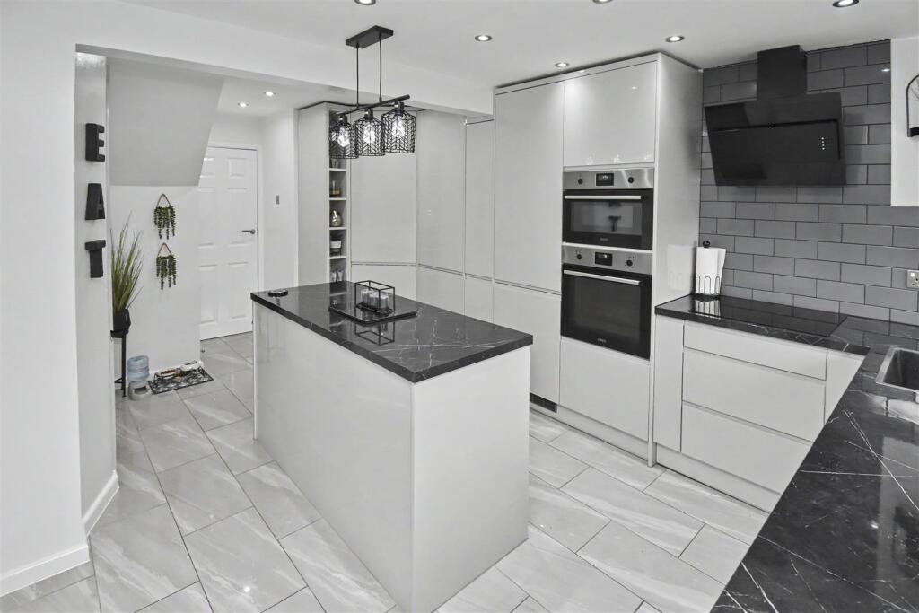 House in Northampton, North Northamptonshire - View 2